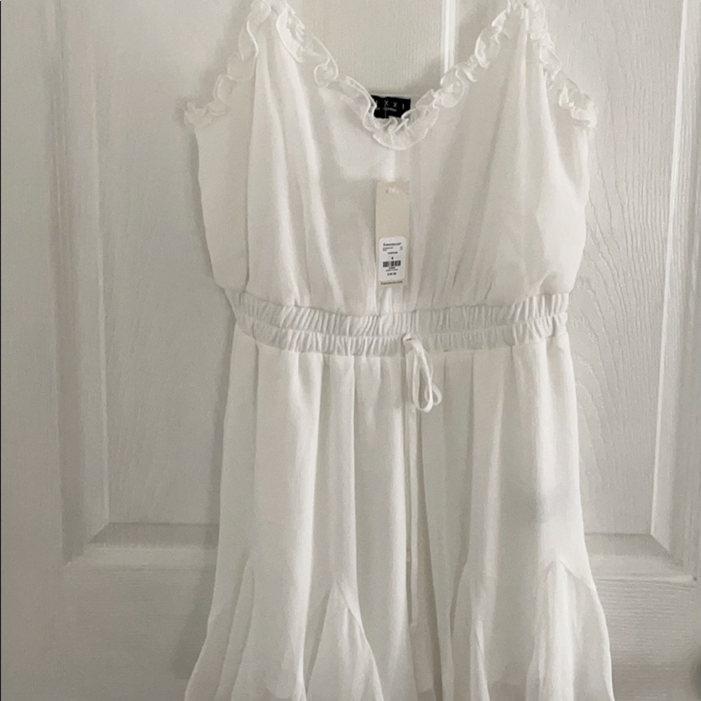 Francesca’s white romper size small